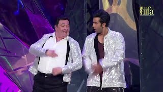 WHAT A SPECTACULAR PERFORMANCE Rishi kapoor and Ranbir kapoor Dance at 2020 Awards 🕺🏻🤩 [upl. by Ruddy241]