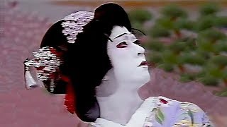 Kabuki Theater Musume Dojoji 娘道成寺 The daughter at Dojo Temple Kataoka Takao amp Bando Tamasaburo [upl. by Stanleigh]