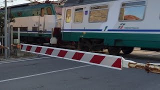 TRENI Lultimo passaggio a livello  Marotta HD [upl. by Repotsirhc]