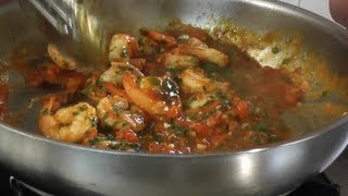 GARLIC PRAWNS GAMBERI AL AGLIO  theitaliancookingclasscom [upl. by Korella]