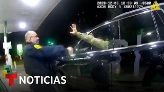 Despiden a uno de los policías que detuvo a Caron Nazario  Noticias Telemundo [upl. by Nodnrb380]