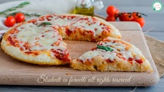 PIZZA FURBA 5 MINUTI in padella senza lievitazione [upl. by Inaej]